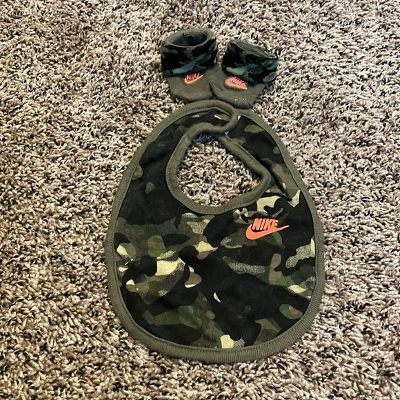 Nike Other - Nike Bib & Socks